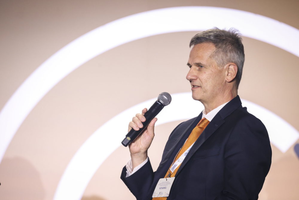 Beneda Attila: Továbbra is minden segítséget megadunk a családoknak