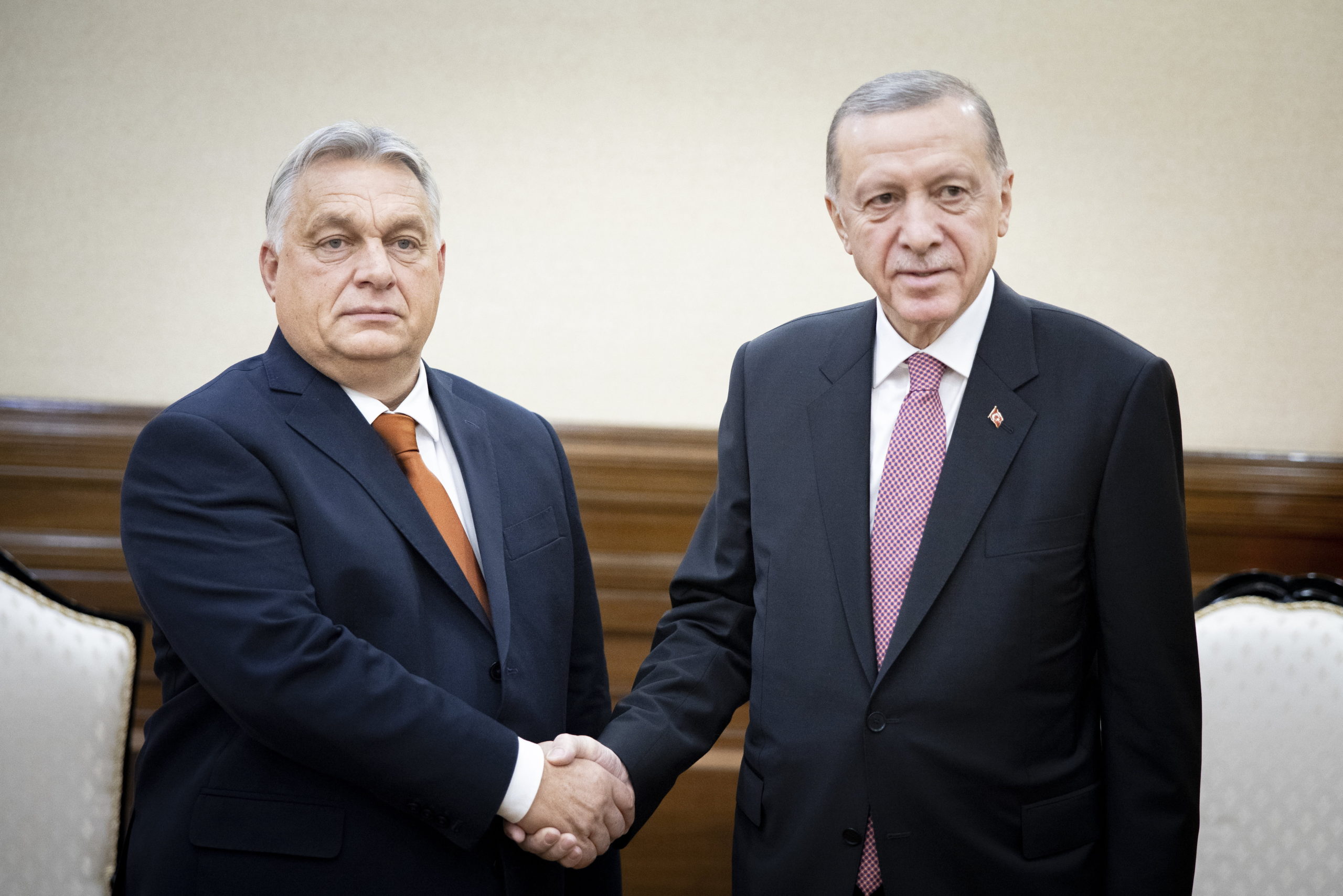 Orbán Viktor a török elnökkel tárgyalt Kazahsztánban
