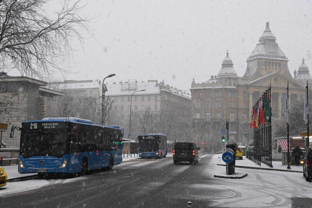 Több hullámban érkezik csapadék a hétvégén