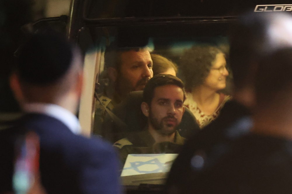 A Hamász szabadon engedte az izraeli túszok negyedik csoportját