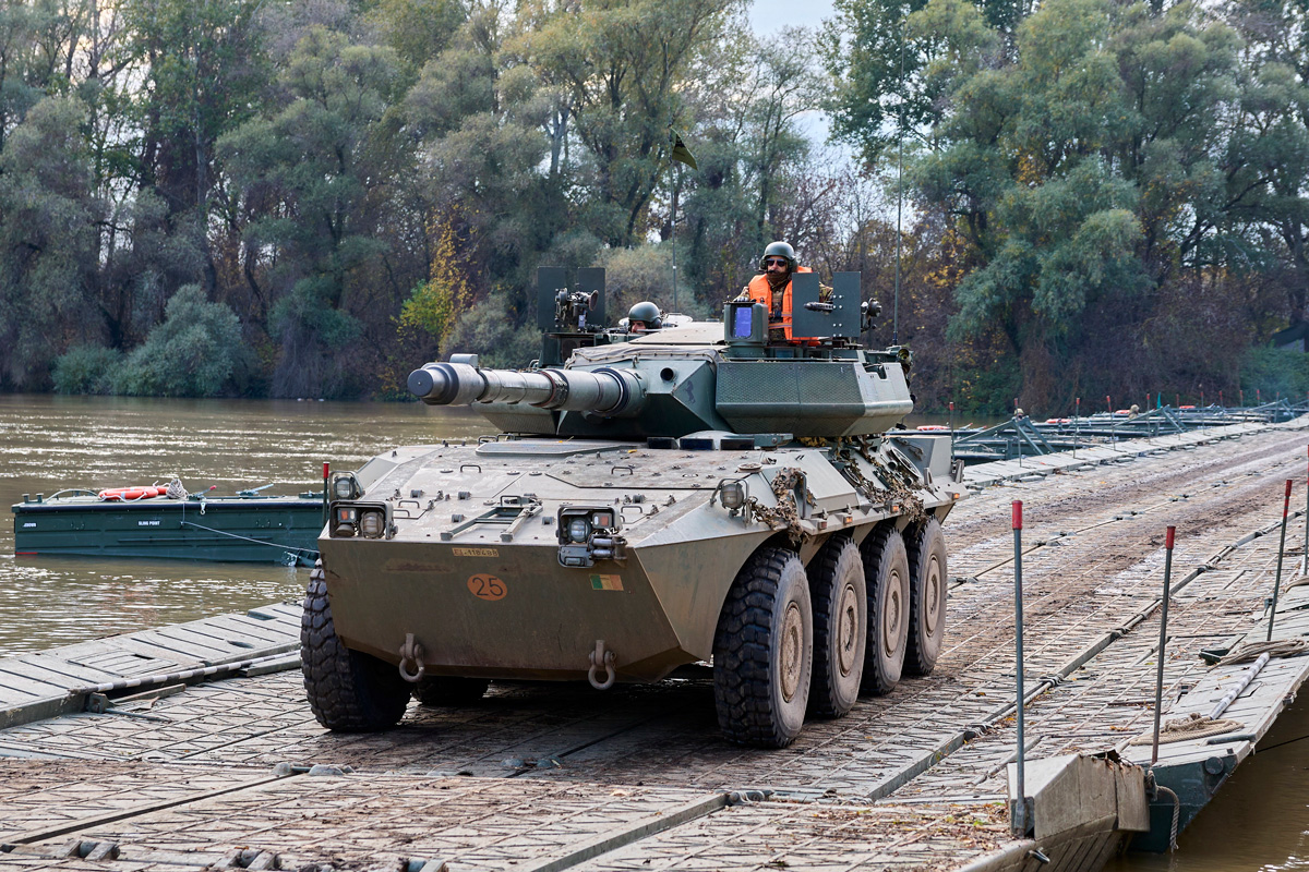 Tiszai átkelést hajtottak végre katonai konvojok a hadgyakorlaton