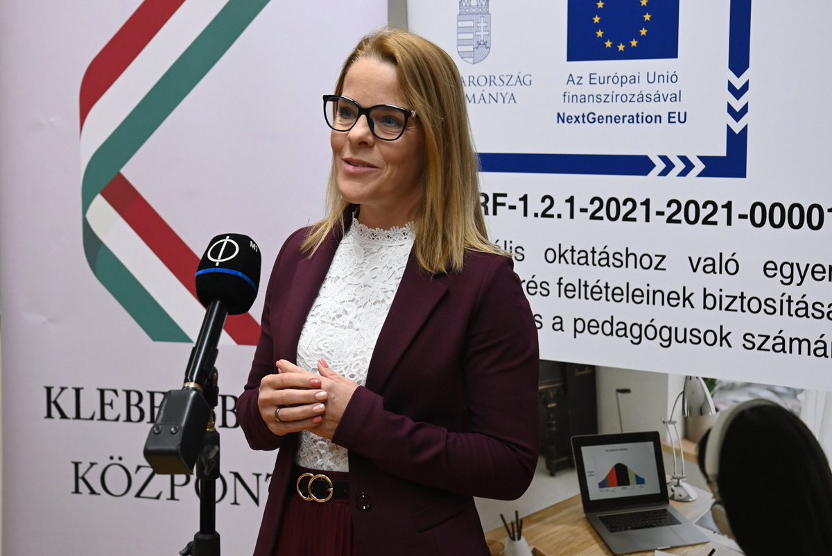 Újabb 140 ezer laptophoz jutnak hozzá diákok és iskolák országszerte