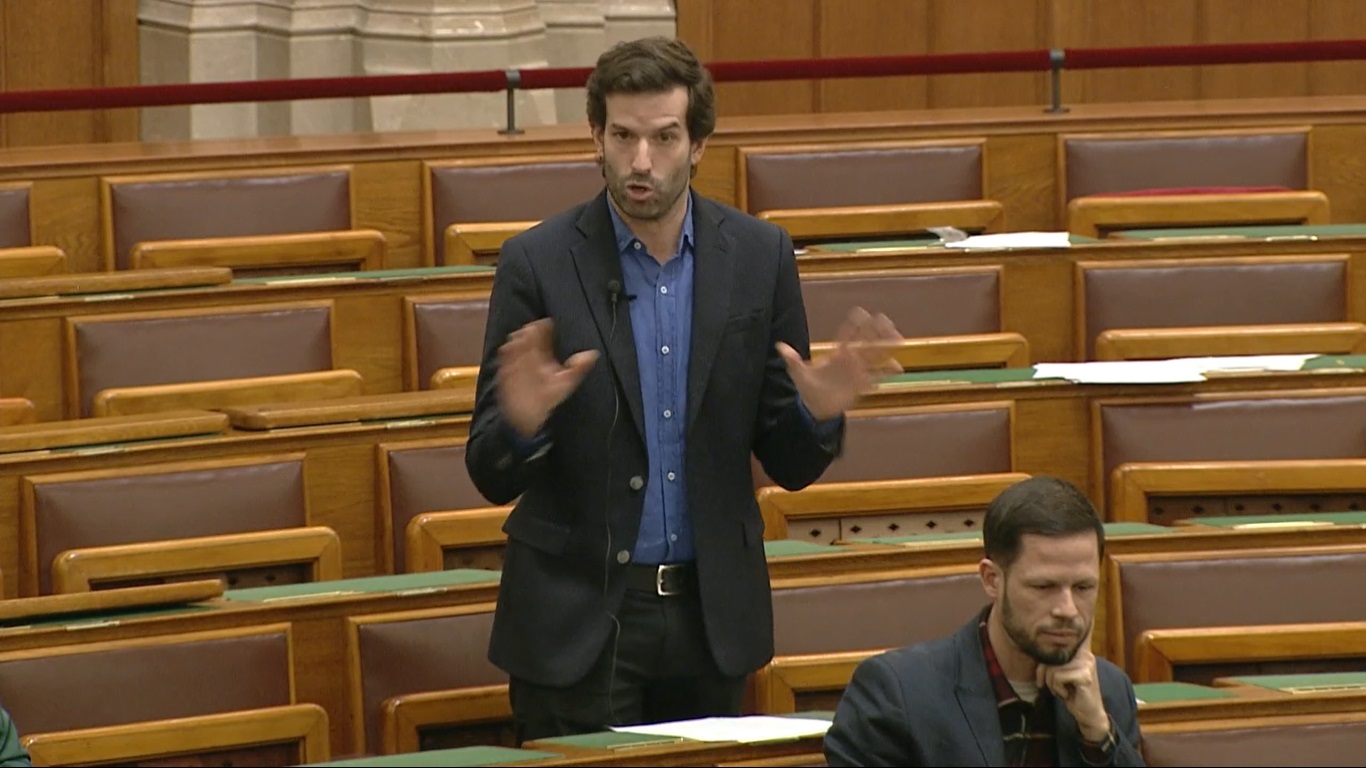 Fegyőr szerint Lázár János megijedt tőle