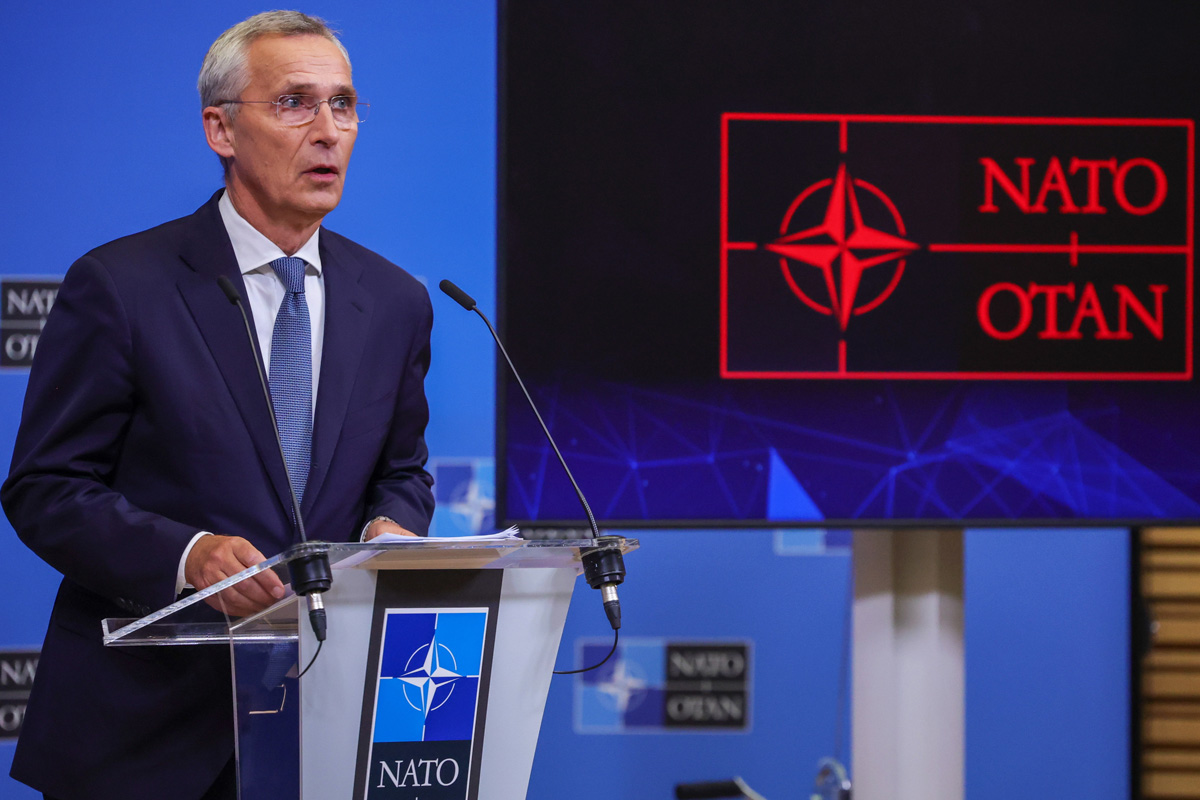 Jens Stoltenberg: A NATO tartósan növelné koszovói haderejét