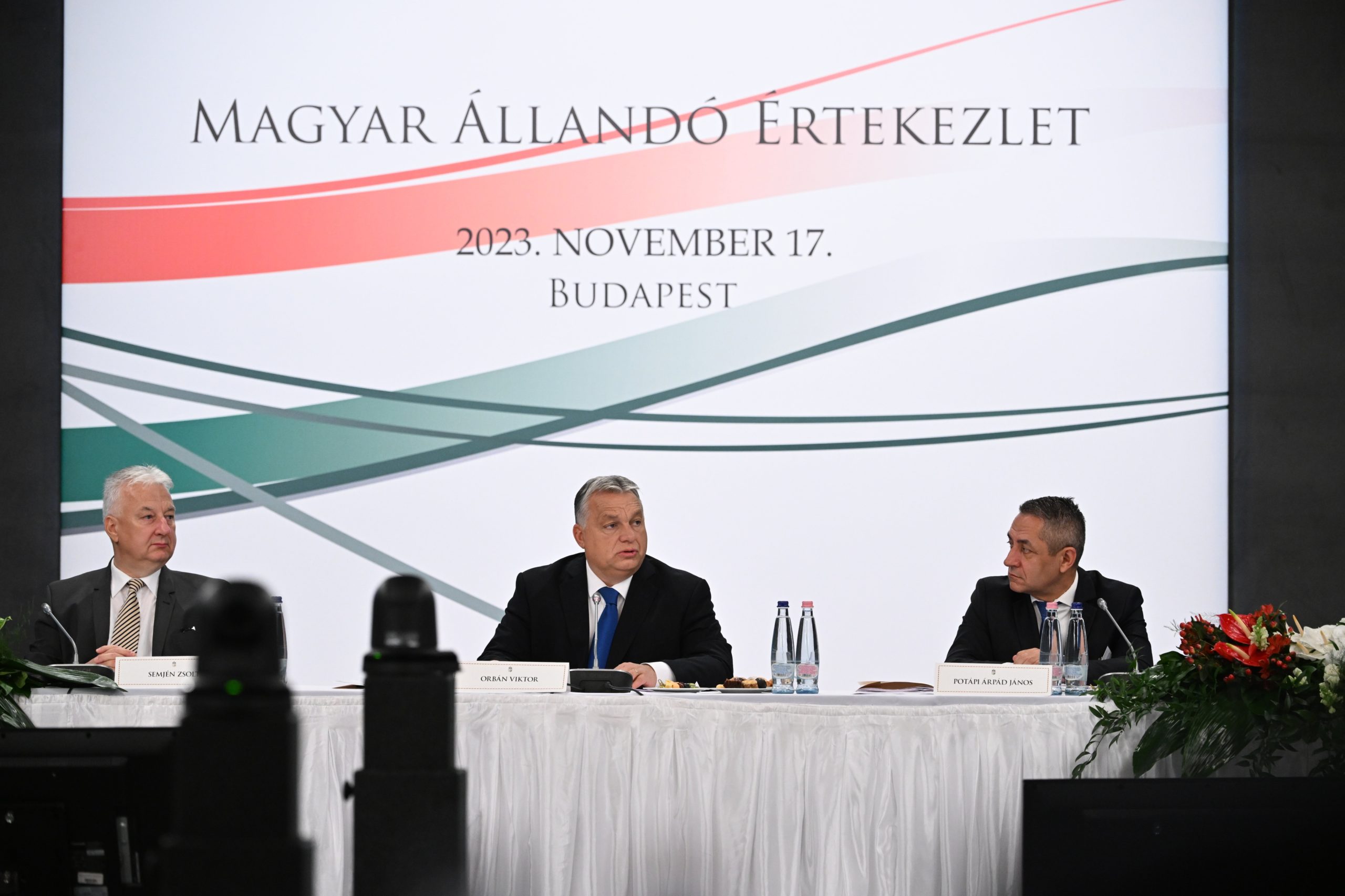 Orbán Viktor: A válaszunk a szétcsúszásra az egység