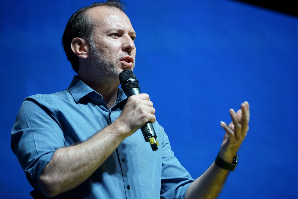 Kiadták a korrupcióval gyanúsított ex-miniszterelnököt