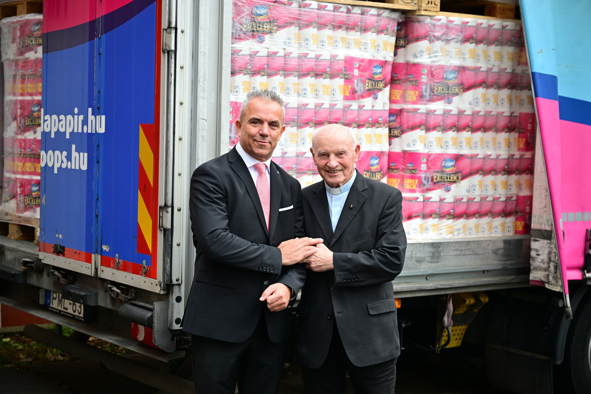 Idősgondozásban élőknek adományoznak higiéniai papírterméket