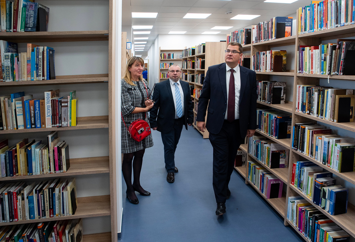 Átadták a Krúdy Gyula Városi Könyvtárat Várpalotán