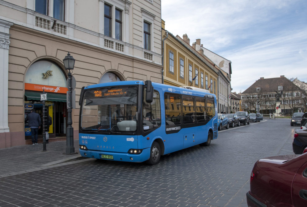 Forgalomkorlátozások lesznek Budapesten hétfőn delegáció érkezése miatt