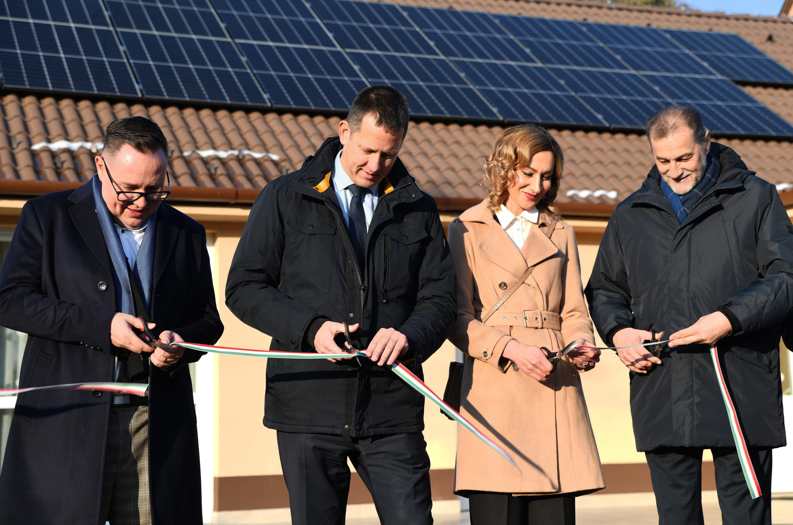 A támogatott lakhatás programban kialakított lakásokat adtak át