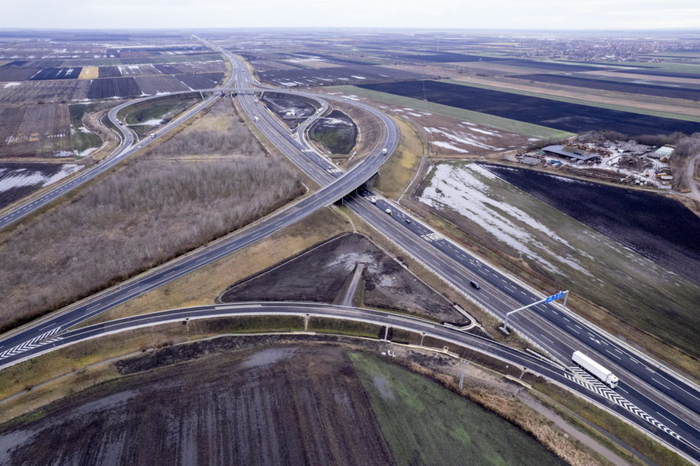 Elkészült az M3-M35 autópálya görbeházi csomópontjának fejlesztése