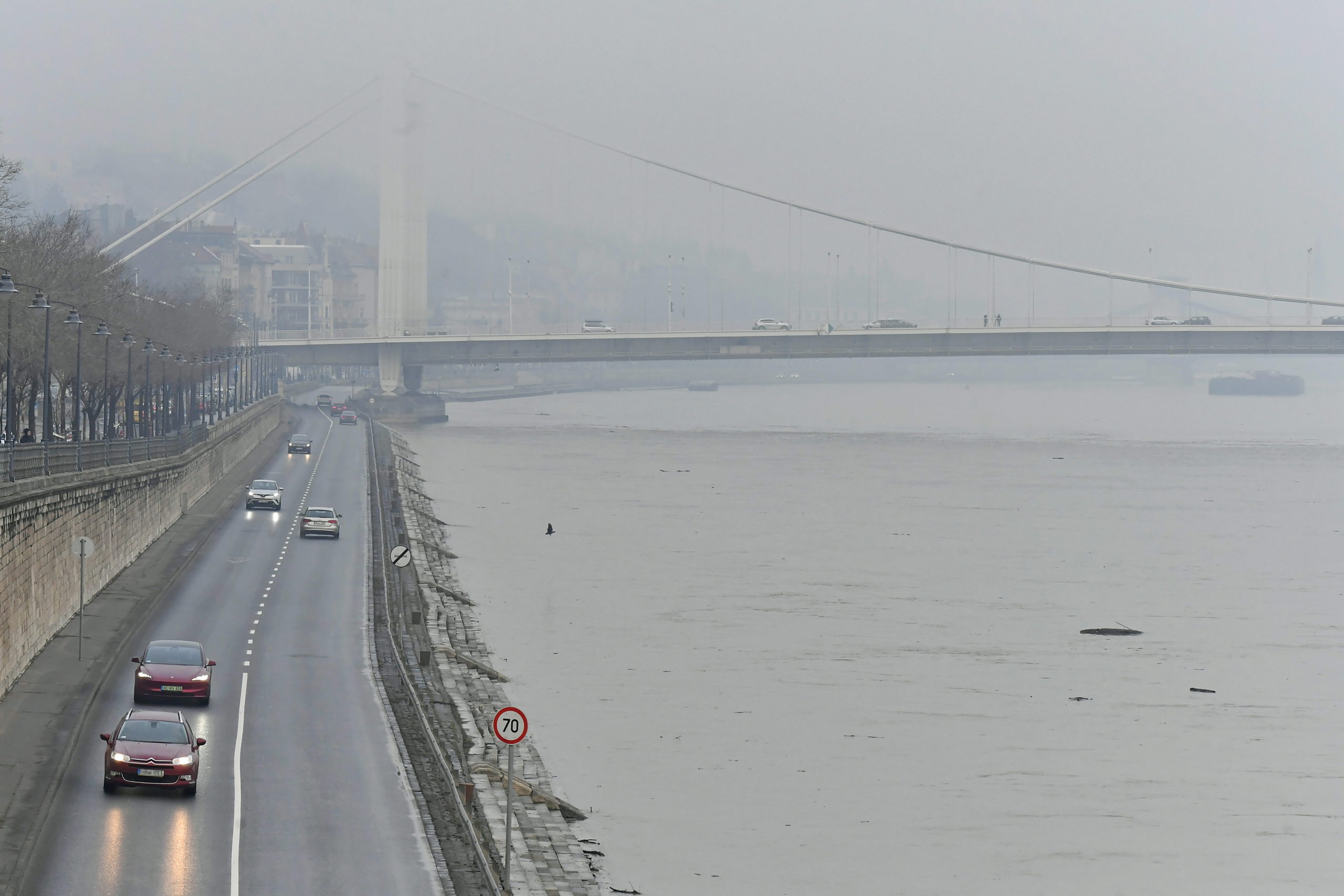 Az óév utolsó napján a dunai árhullám is „búcsúzik”