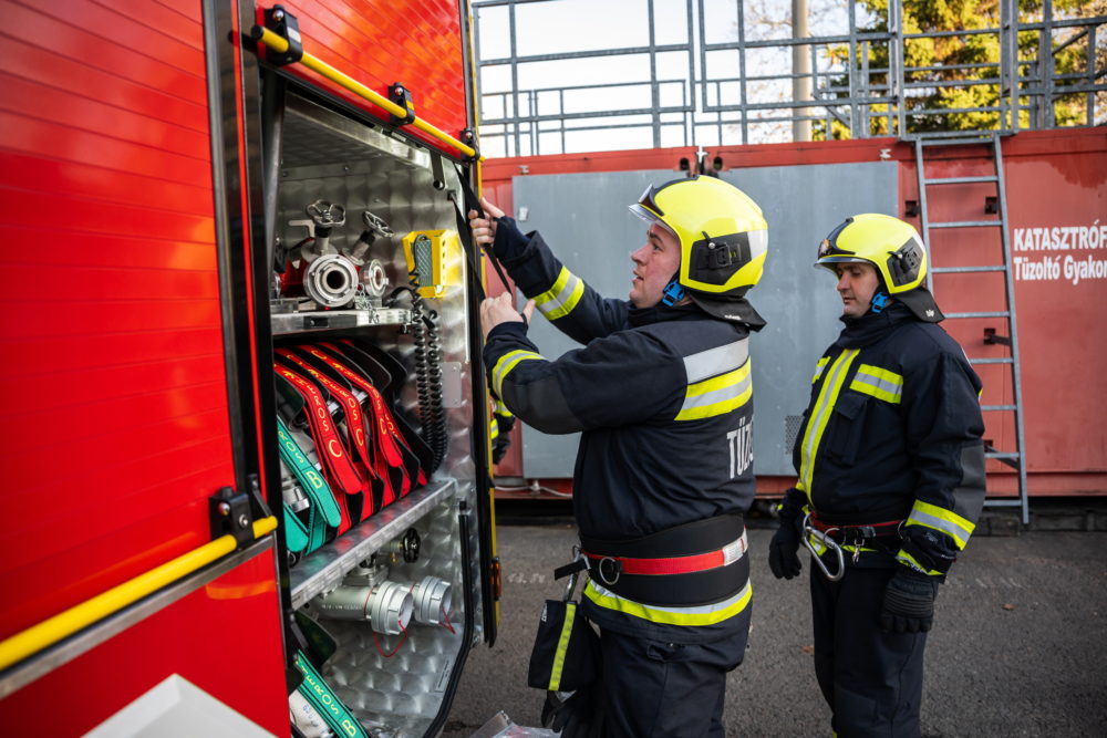 A karácsonyi időszak alatt 461-szer riasztották a tűzoltókat