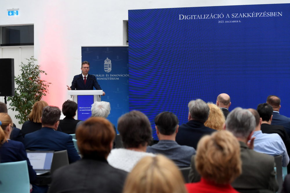 A digitalizáció a képzésekben, a tananyagban és a módszertanban is megjelenik