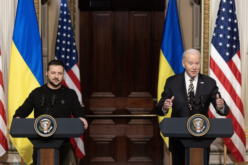 Zelenszkijjel együtt könyörög Biden Ukrajna további katonai támogatásáért