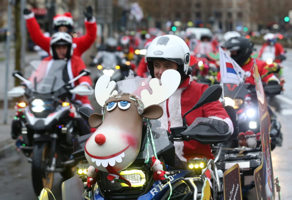 Mikulásnak öltözött motorosok Szerbiában