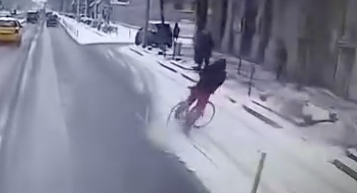 Videó: bebizonyosodott, hogy életveszélyes lehet a Karácsony-féle biciklisáv