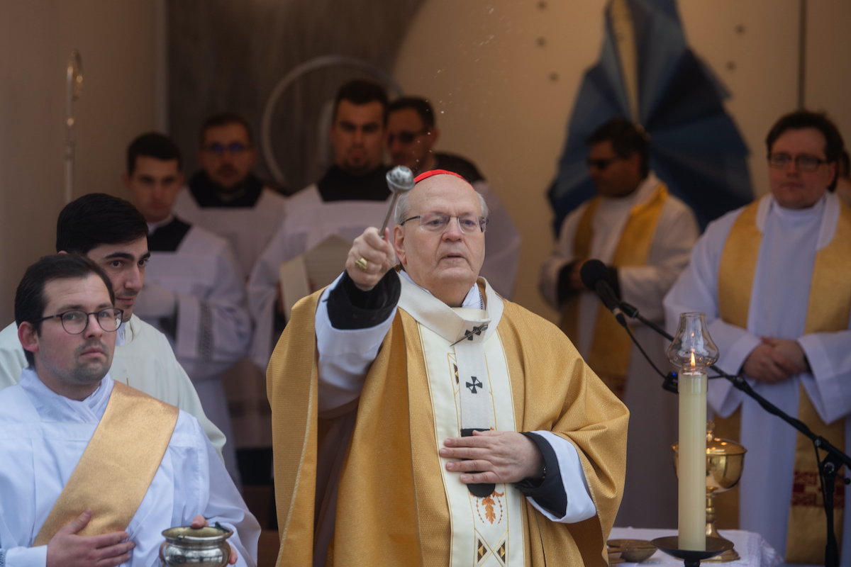 Erdő Péter: Jézus megtanítja, kik vagyunk és mi a hivatásunk