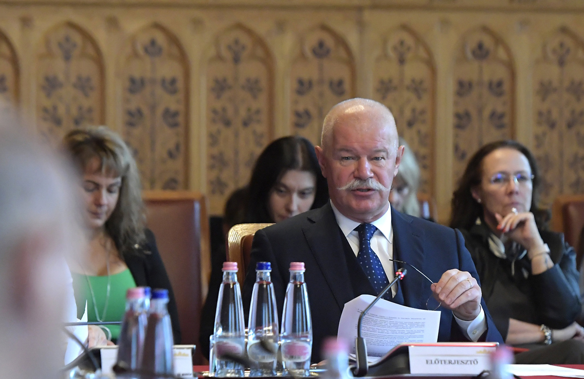 Csák János: Hatékony családpolitika nélkül nincs gazdasági siker