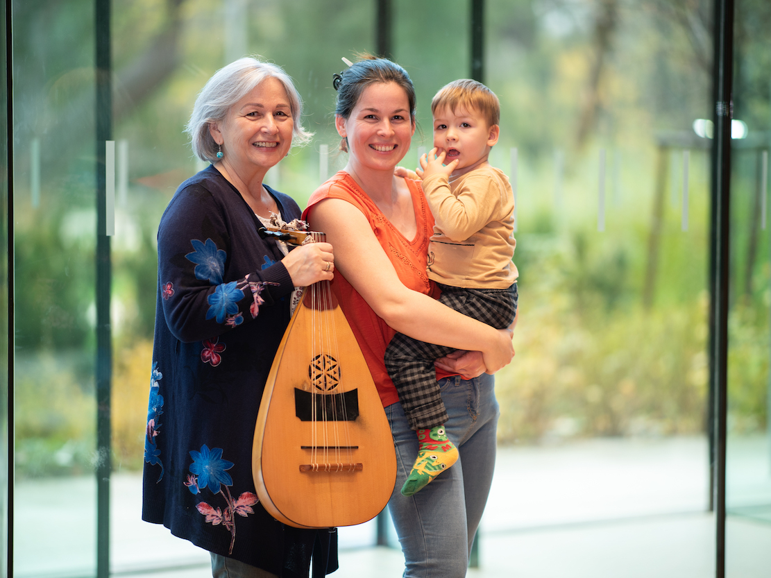 Vedd ölbe, ringasd, énekelj!