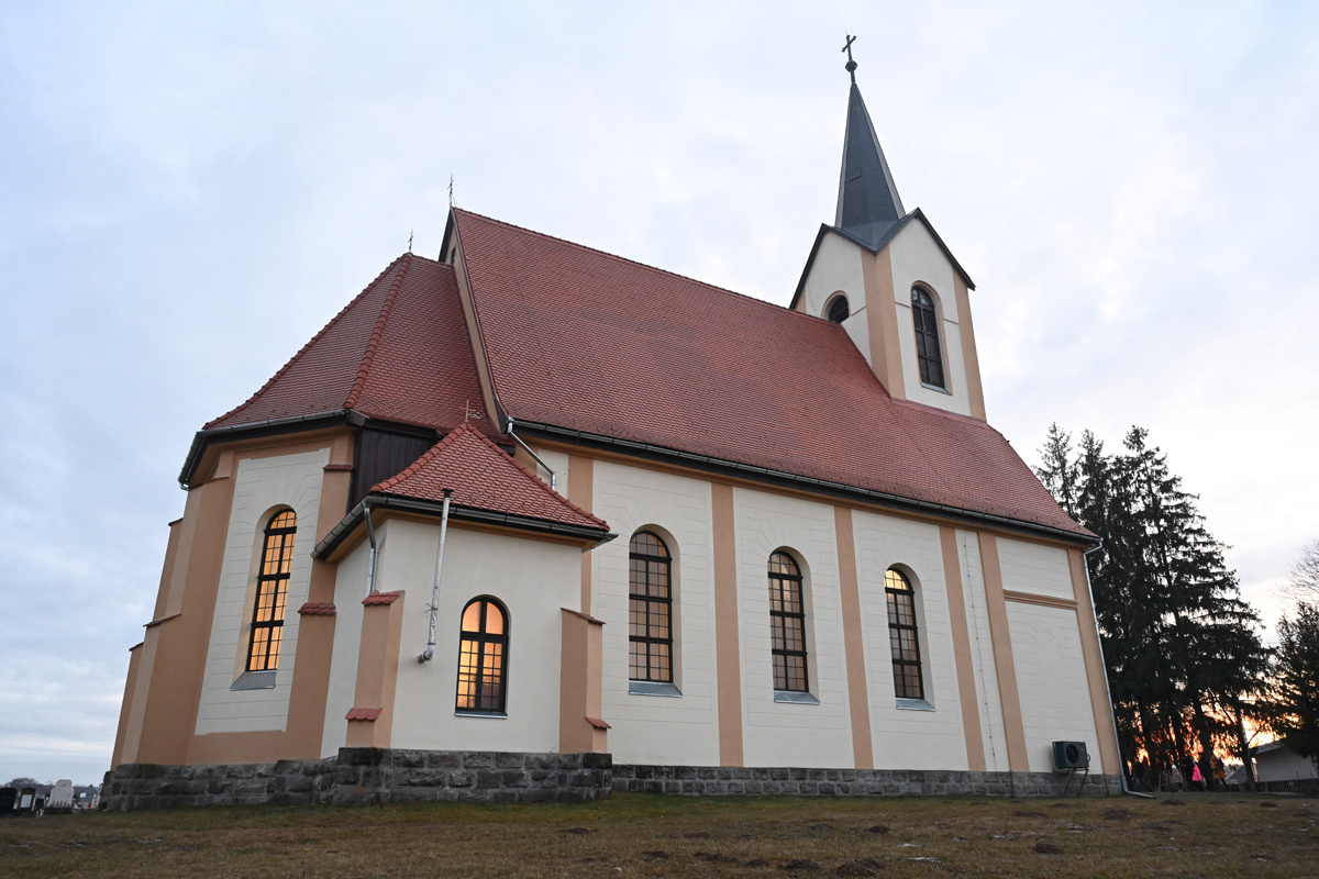 Megújult Székelyvarság római katolikus temploma