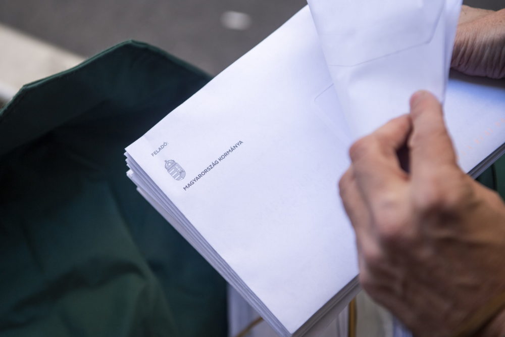 A külföldről pénzelt baloldal támadja a nemzeti konzultációt