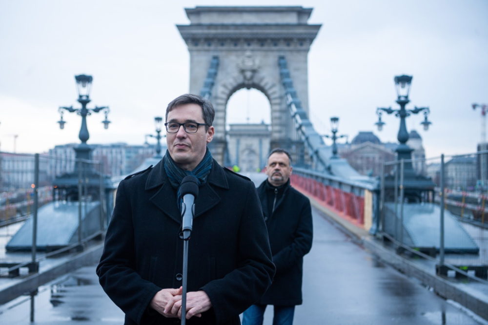 A hídpénzbotránytól a guruló dollárokig: egyre nagyobb bajban Karácsony Gergely