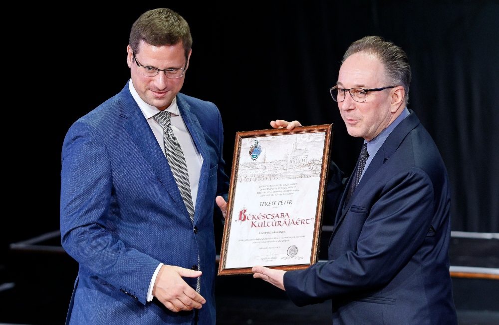 Gulyás Gergely díjakat adott át Békéscsabán