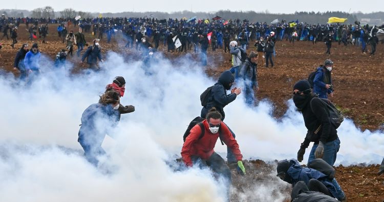 Egyre több helyen tüntetnek Franciaországban a gazdák