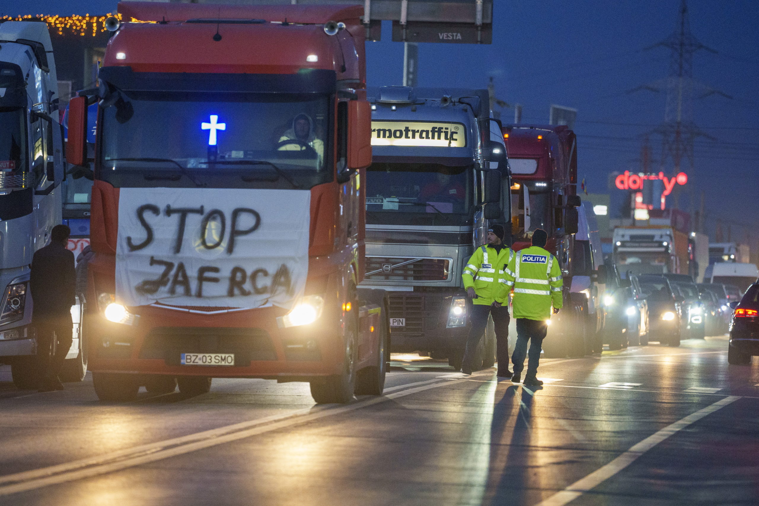 Bővítették követeléseiket a hetedik napja tüntető román gazdák