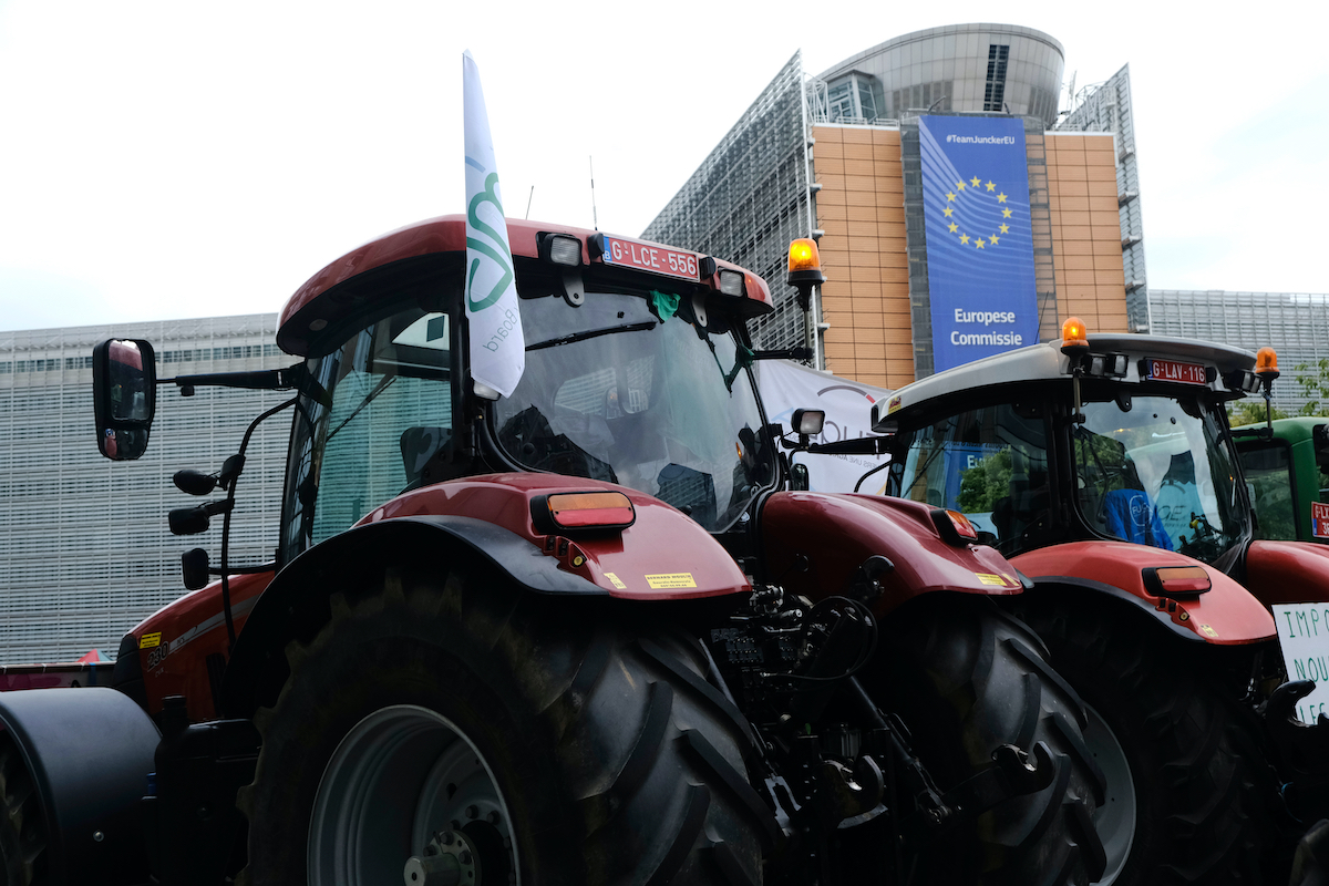 Brüsszelben közel ezer traktorral vonultak fel a gazdák tüntetni