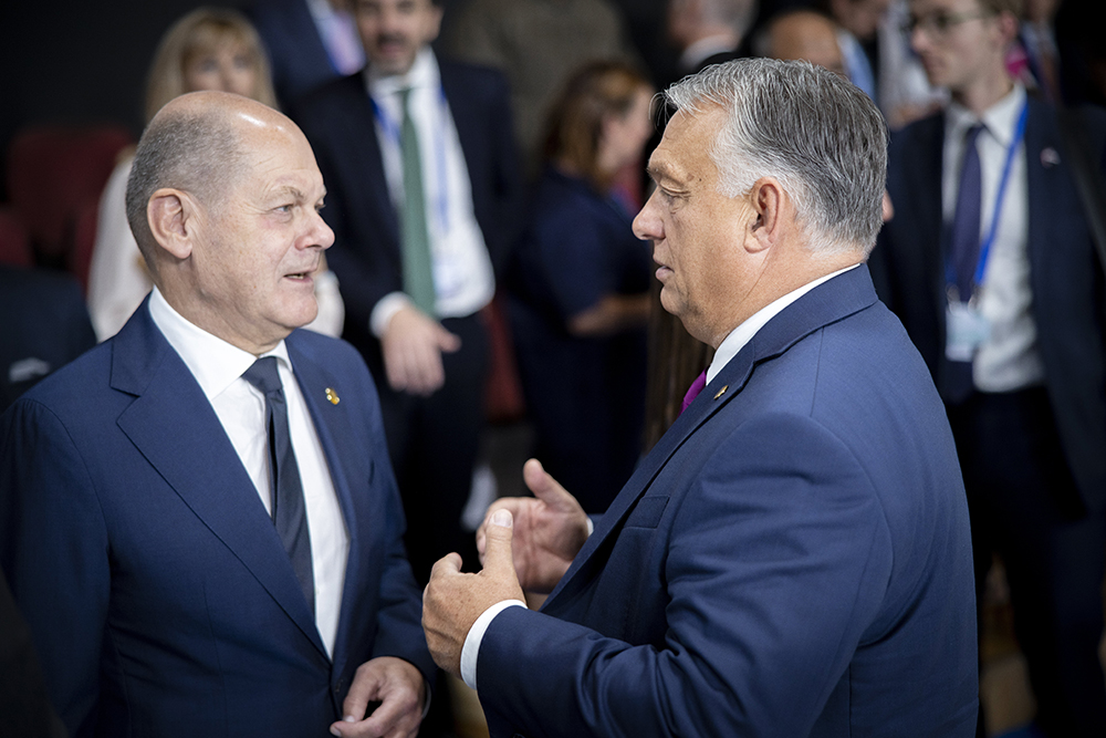 Orbán Viktor a német kancellárral tárgyal