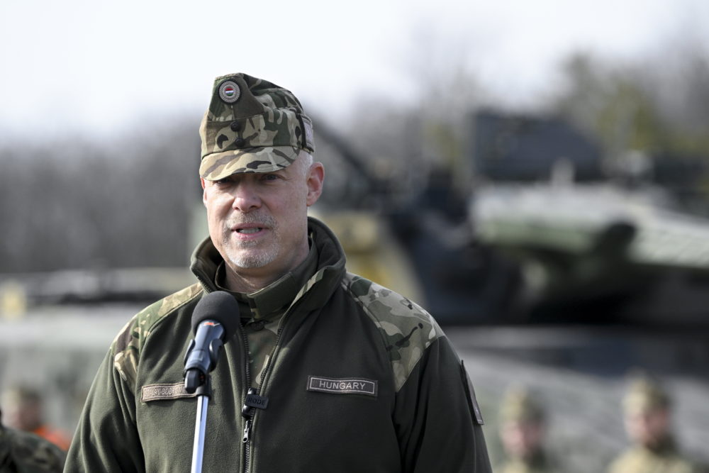 Honvédelmi miniszter: Az idei év a légierőről szól a Magyar Honvédségnél