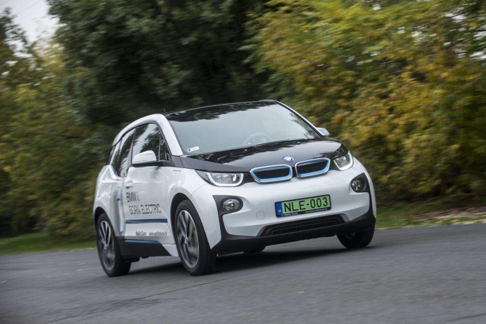 Több mint 88 ezer gépjármű közlekedik Magyarországon zöld rendszámmal