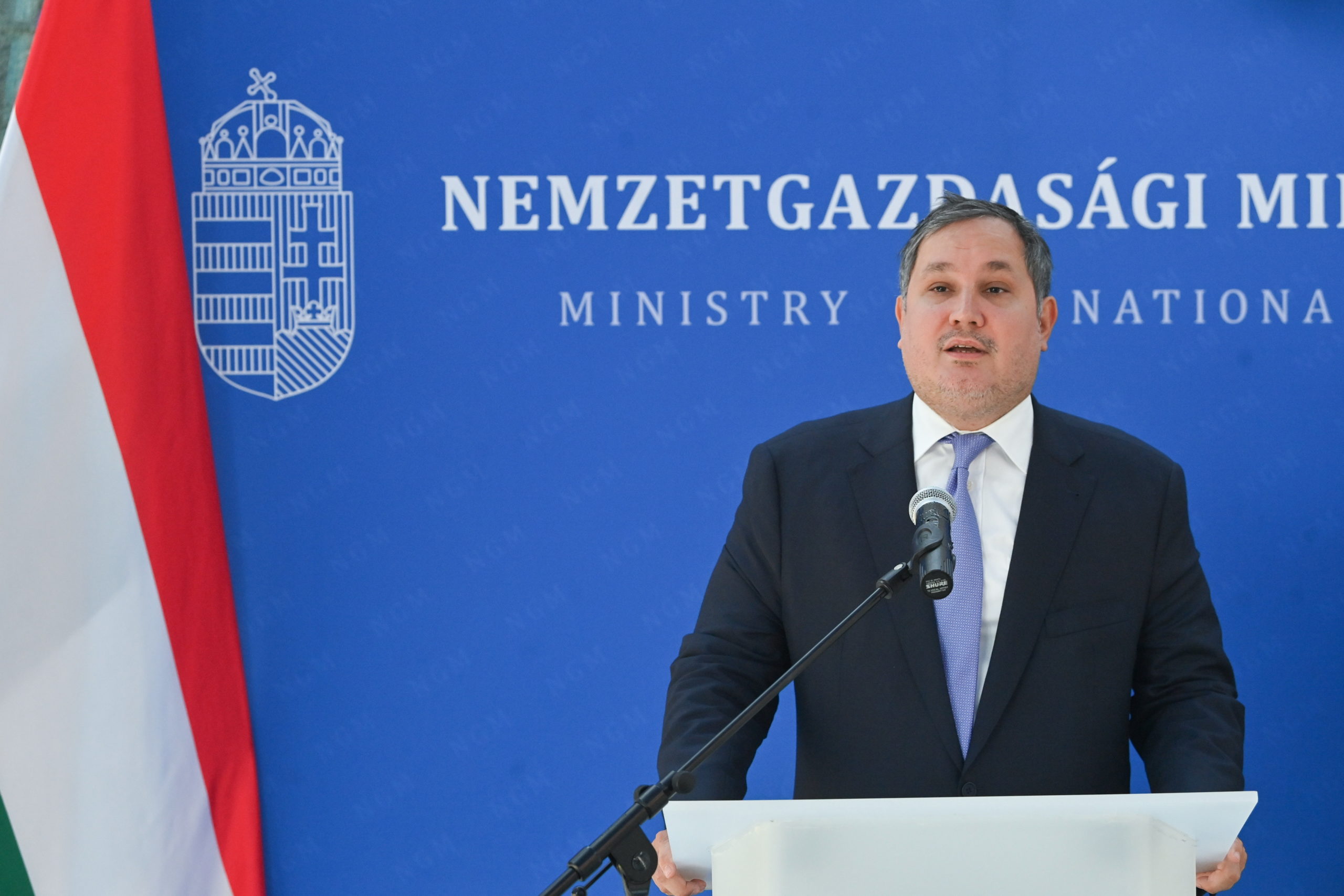 Nagy Márton a kecskeméti Mercedes új gyárigazgatójával tárgyalt