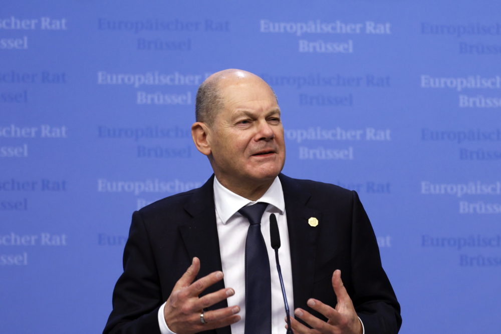 Több támogatást sürget Ukrajnának a Washingtonba látogató német kancellár