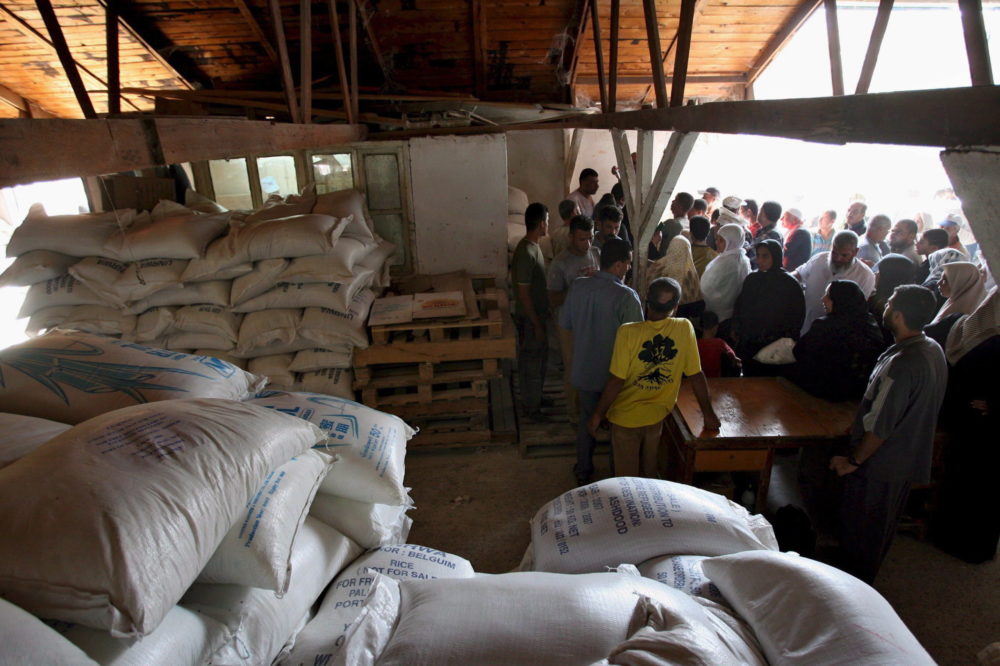 Segélyosztásnál sorban álló civilek haltak meg Gázavárosban