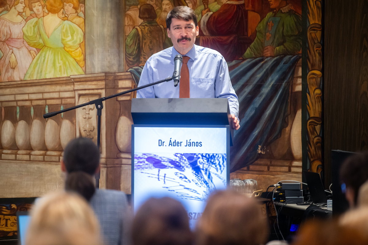 Áder János a környezeti szennyezések okozta betegségekre hívta fel a figyelmet