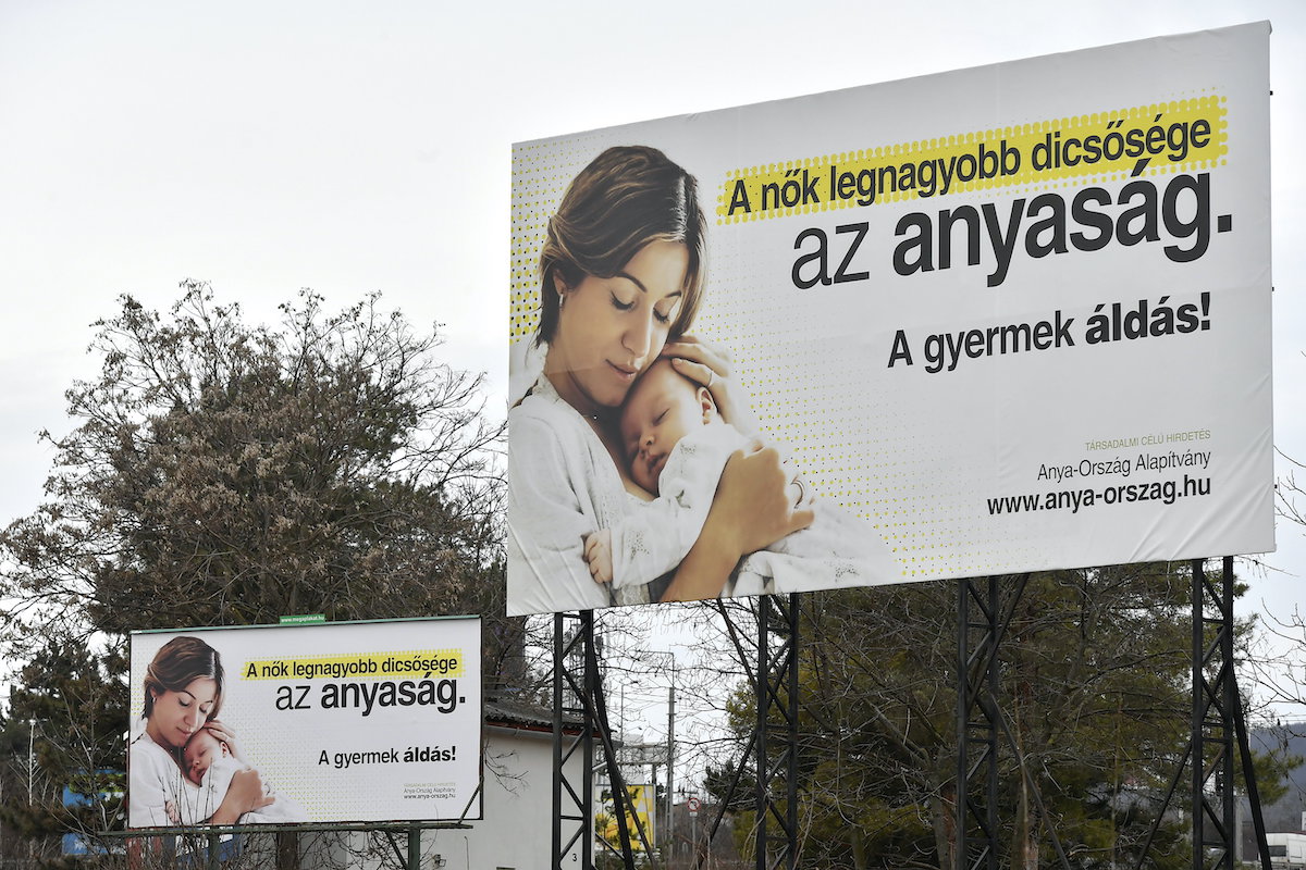 Az anyaságot népszerűsítik