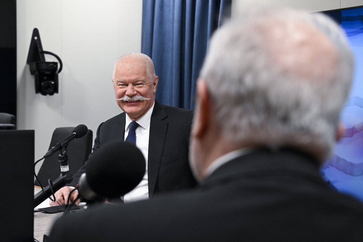 Csák János havonta egyszer Az este című rádióműsor házigazdája lesz