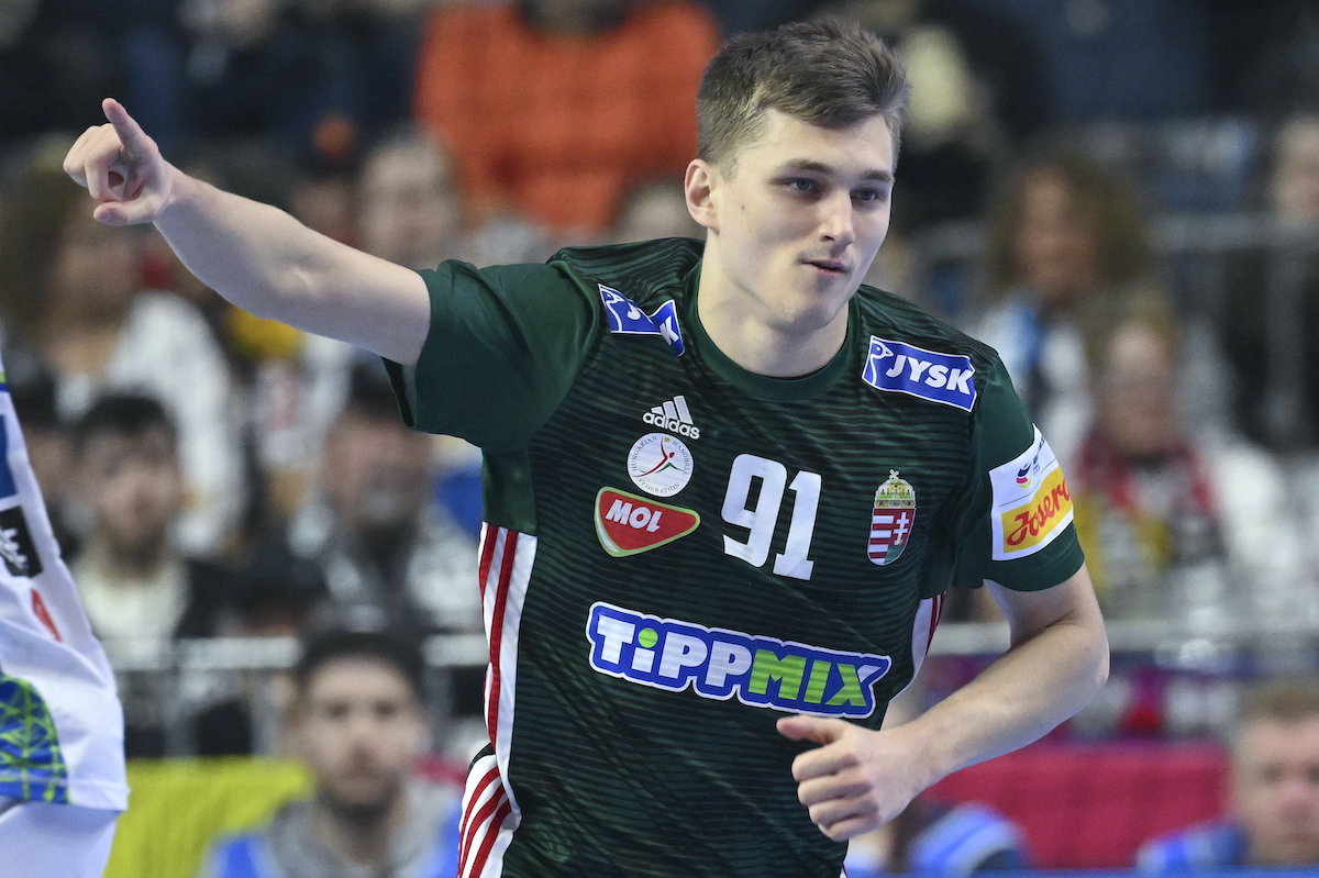 Kilépett az árnyékból