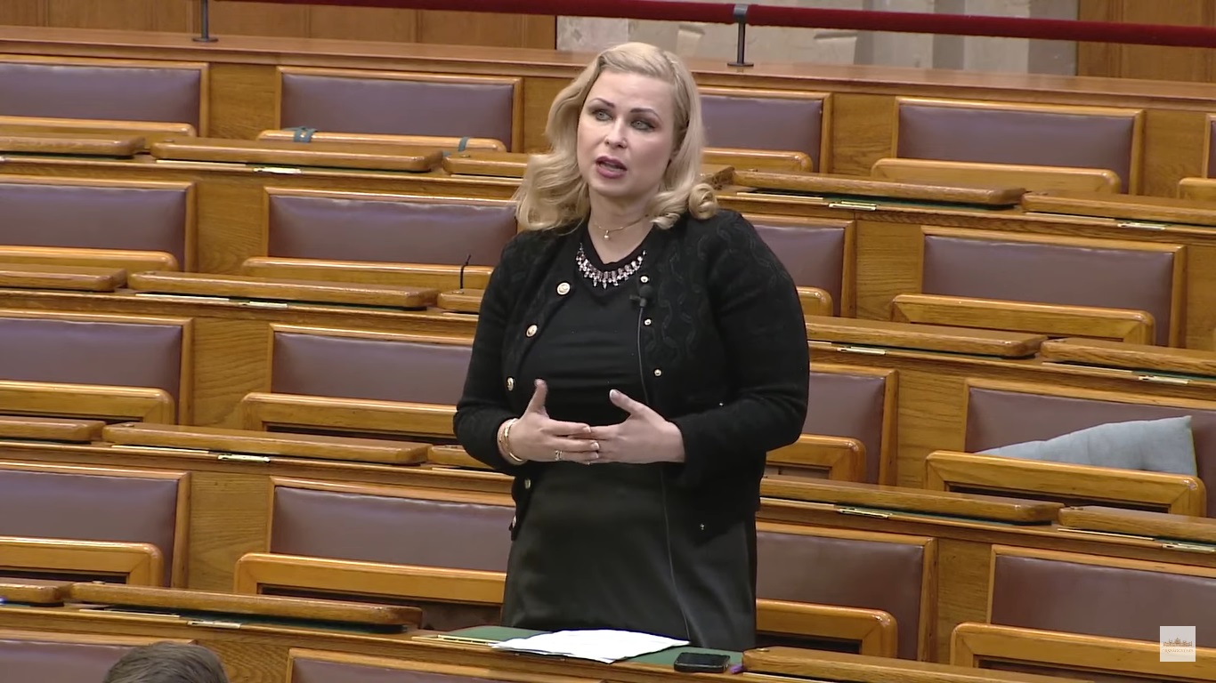 Juhász Hajnalka helyre tette Fegyőrt: Nem vagyunk szoknyák!