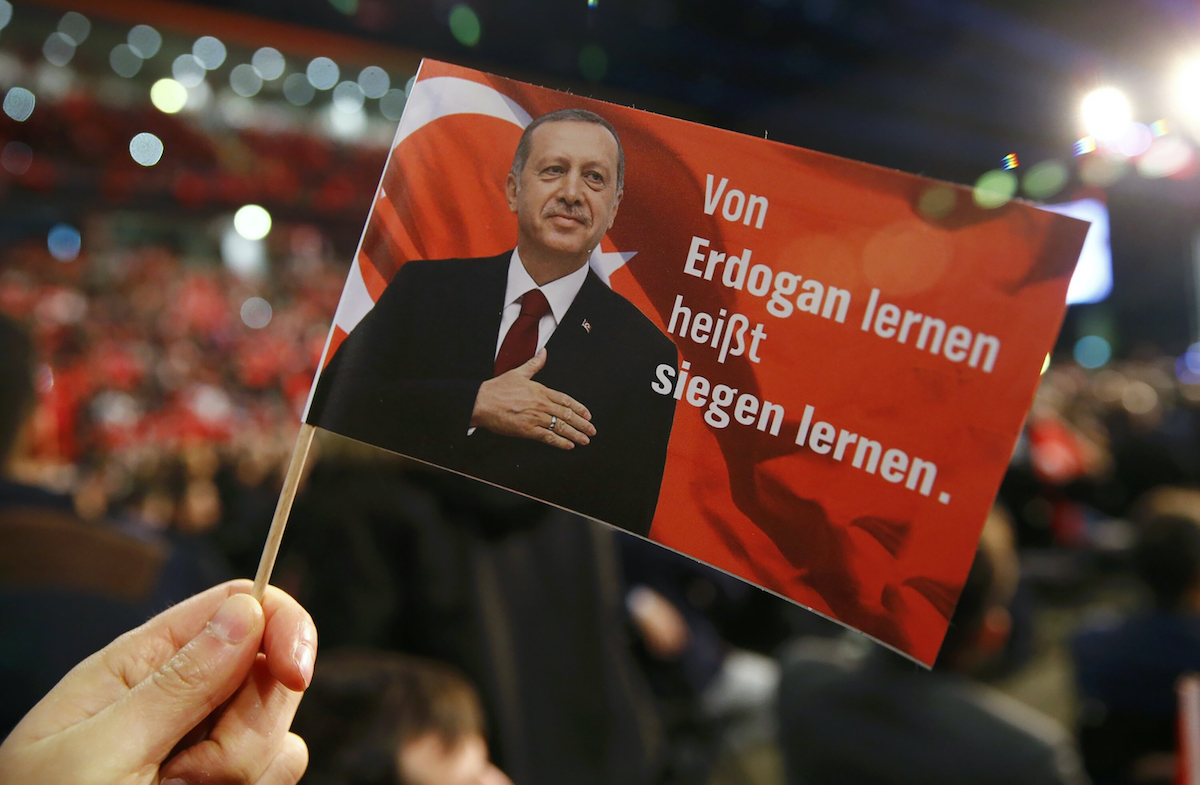 Egyszerre három új párt