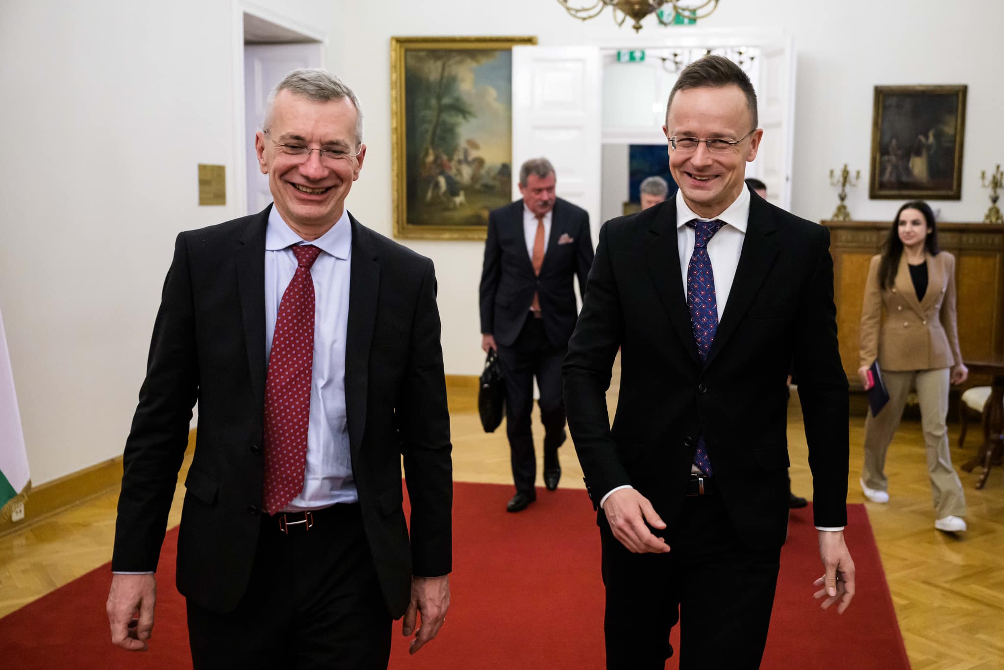 Szijjártó Péter kulcsfontosságú elektromosautó-ipari beruházást jelentett be