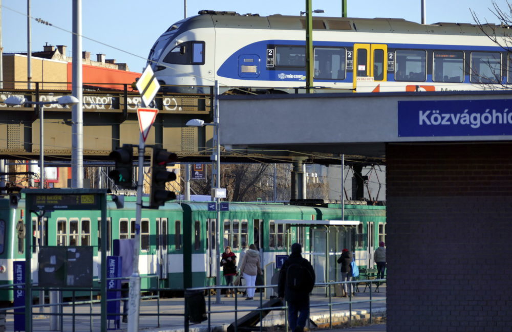 Változik a MÁV-Volán menetrendje pénteken