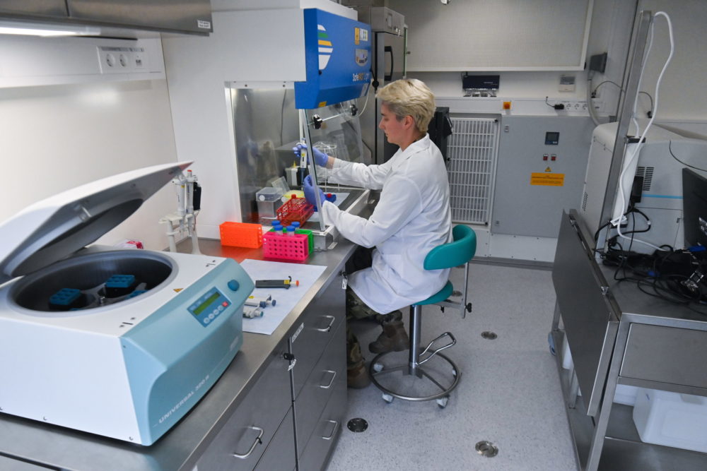 Átlagosan 20 százalékkal emelkedik a szakdolgozók alapbére