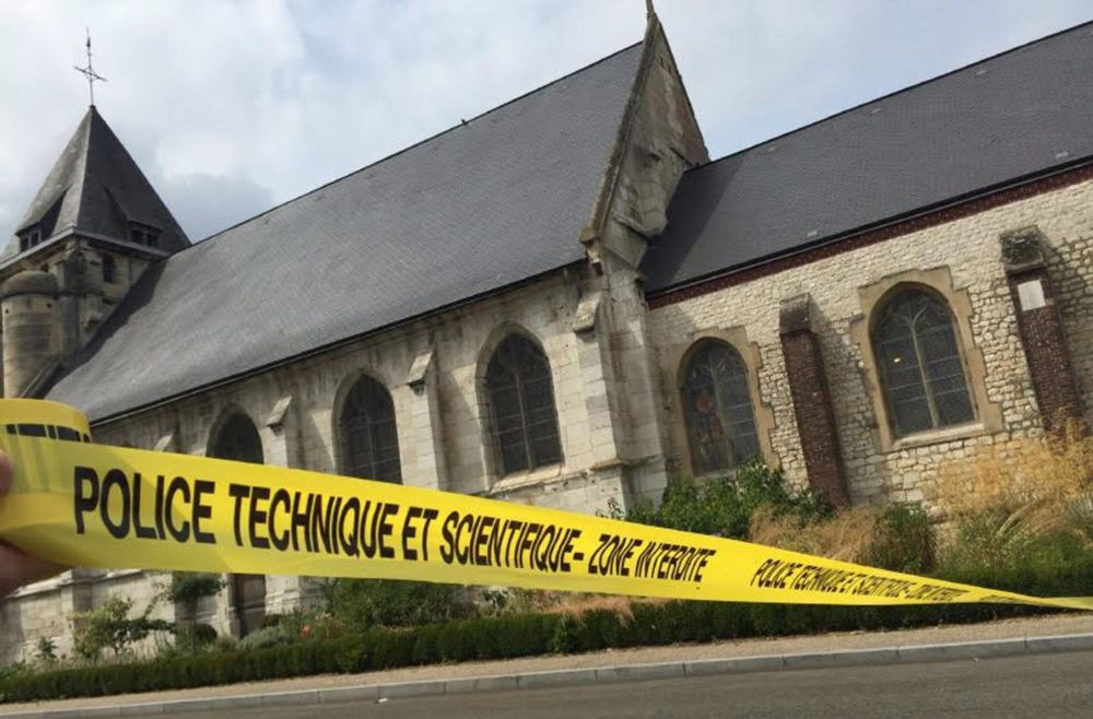 Rendőrök védik a dzsihadistáktól a francia templomokat húsvétkor