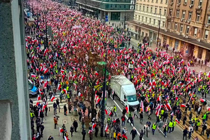 Donald Tusk meghátrált a gazdák elől: lezárná az ukrán határt
