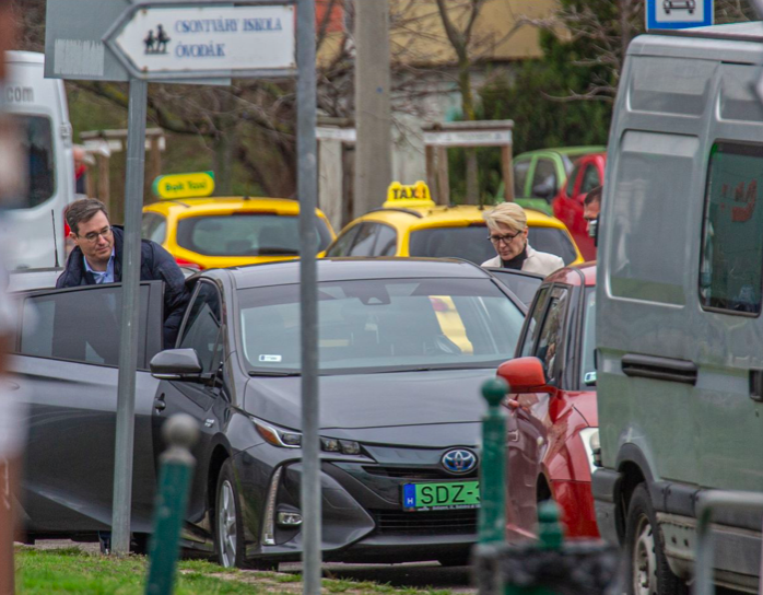 Karácsony Gergely megint lebukott: két autózás között villamosozott pár percet