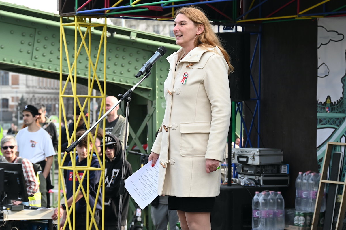 Baranyi Krisztina kiállt Varga Judit mellett, szét is szedték a követői